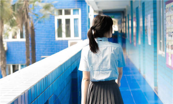 奈曼如何找到一个可以帮助我生孩子的女人？